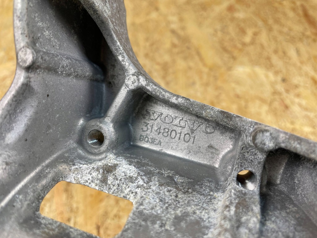 Купити Тримач  кронштейн кронштейн генератора volvo v60 2 s60 3 xc60 2 31480101