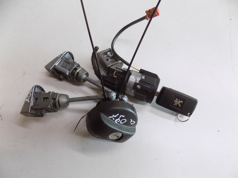 фото №1, Peugeot 207 cc замок зажигания ключ вкладыши