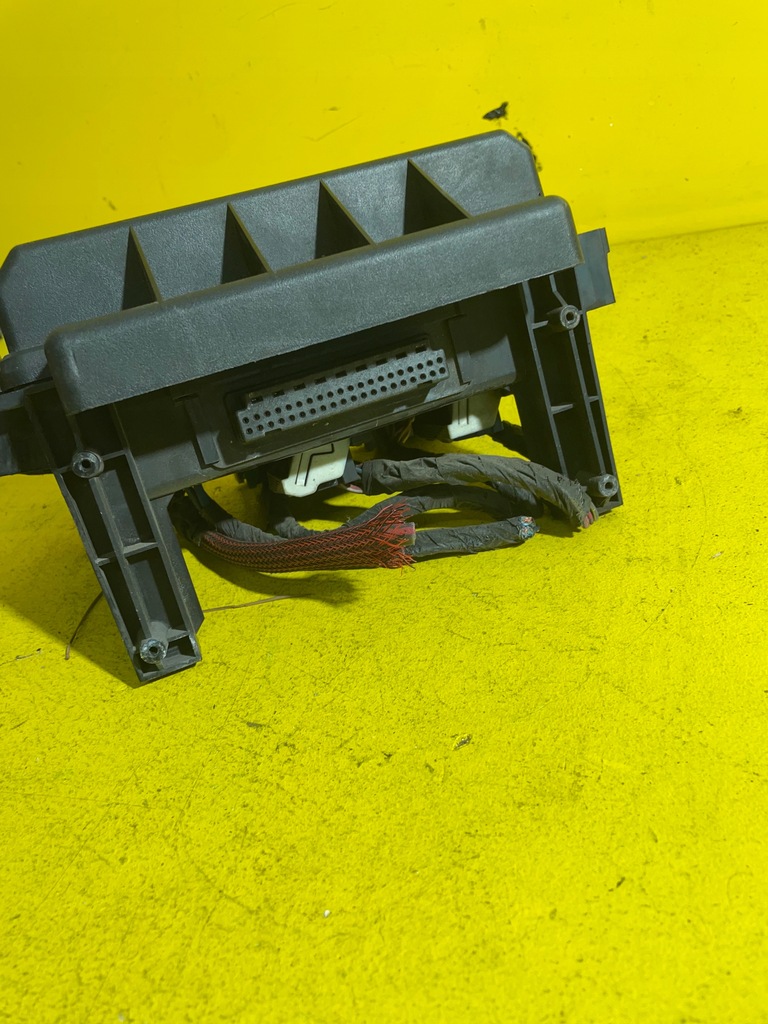 фото №7, Chrysler 300c - коробка запобіжників