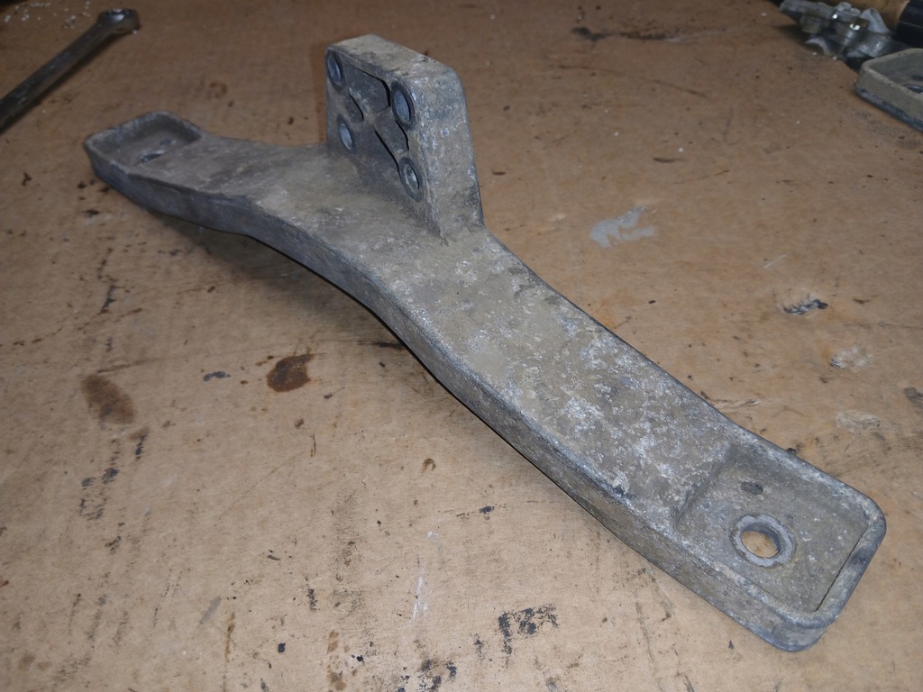 фото №1, Suzuki jimny 1.3 кронштейн редуктор