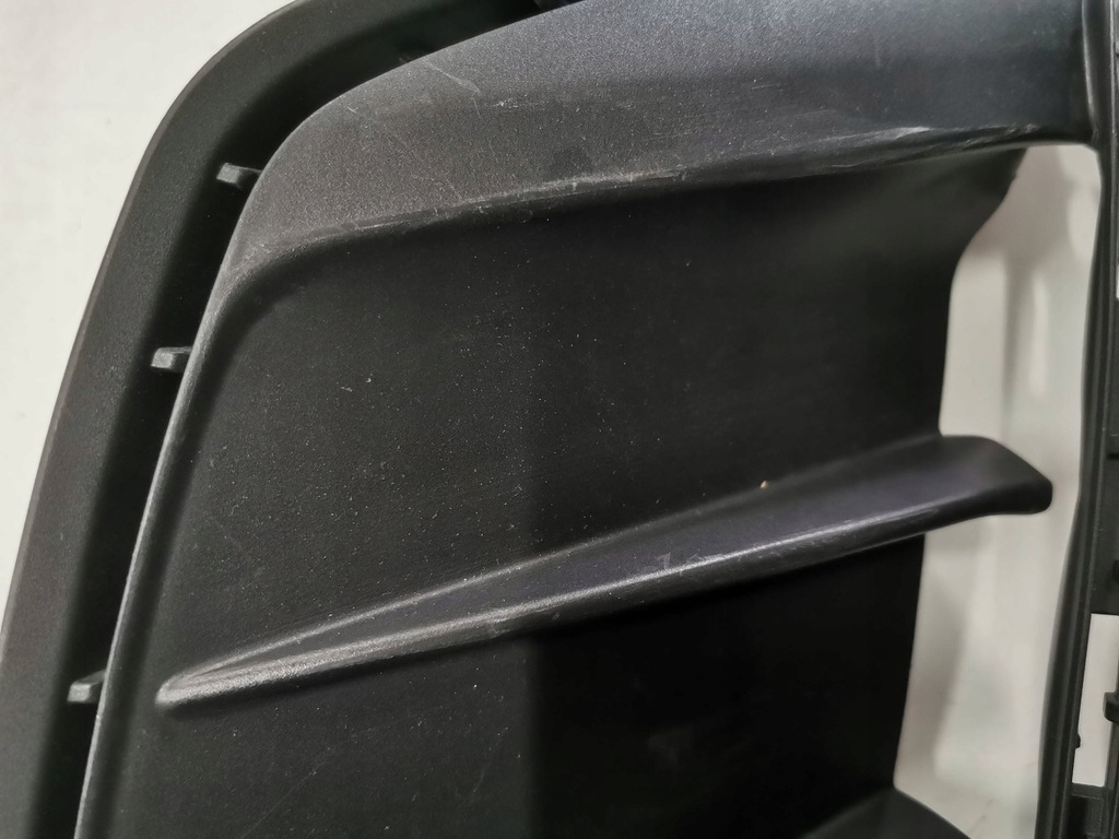 фото №8, Решётка бампера передний porsche taycan gts левая 776.