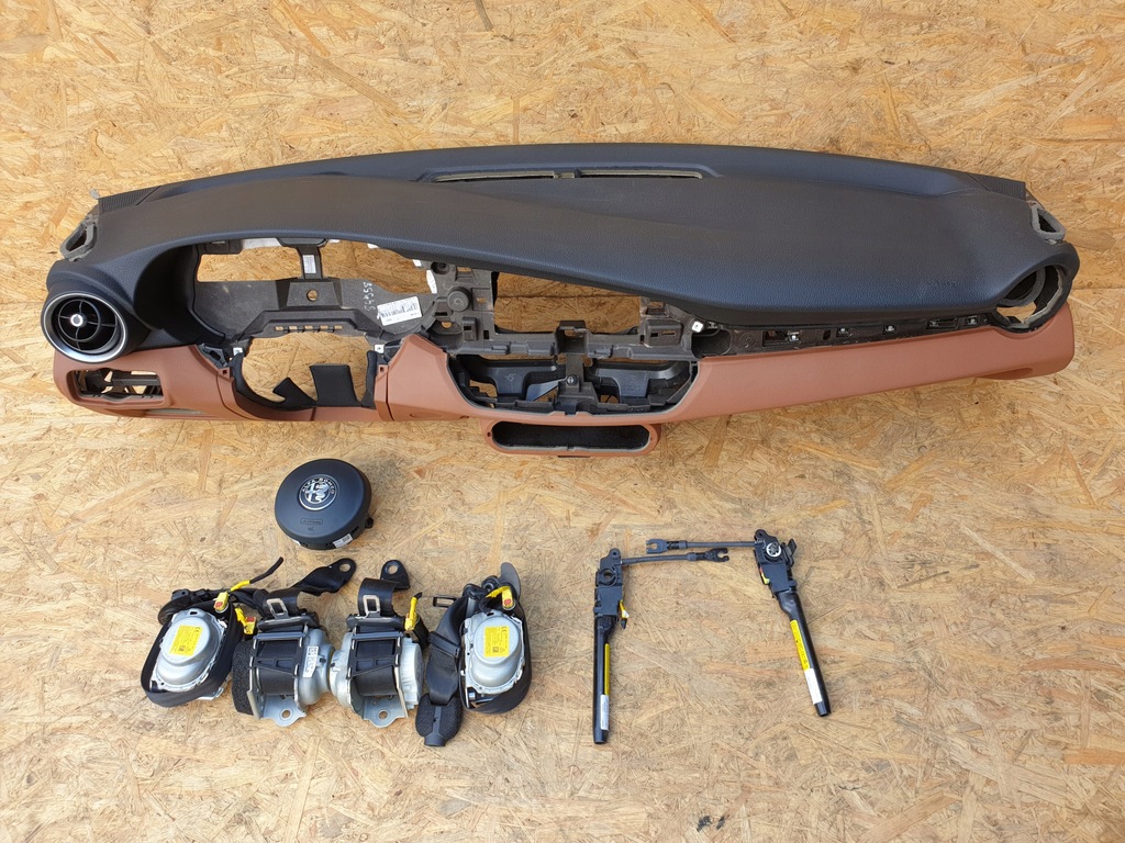 фото №1, Alfa romeo giulia приборная панель подушки безопасности ремни оригинал