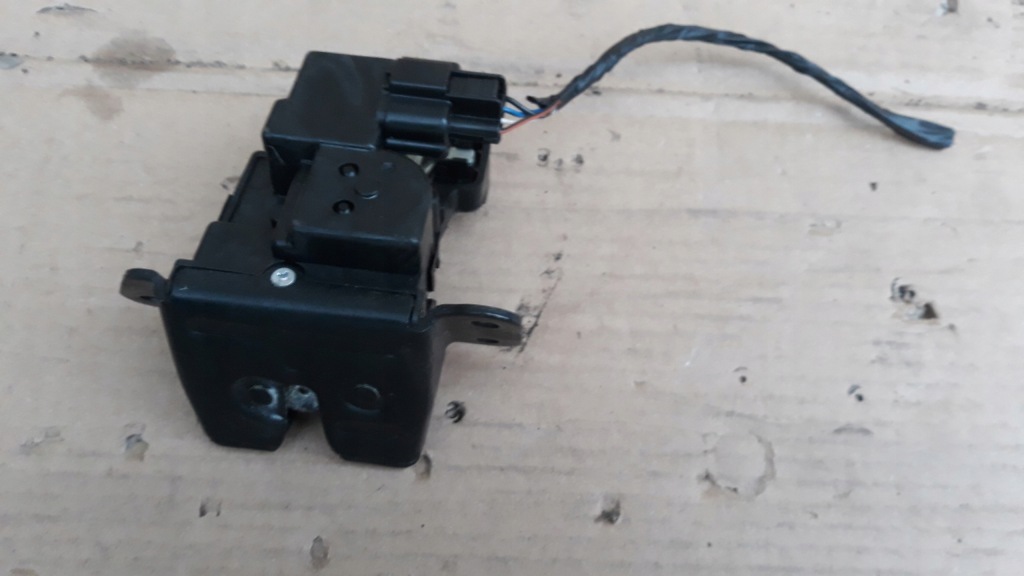 фото №1, Kia sportage iii замок кришки багажника 81230-3w000