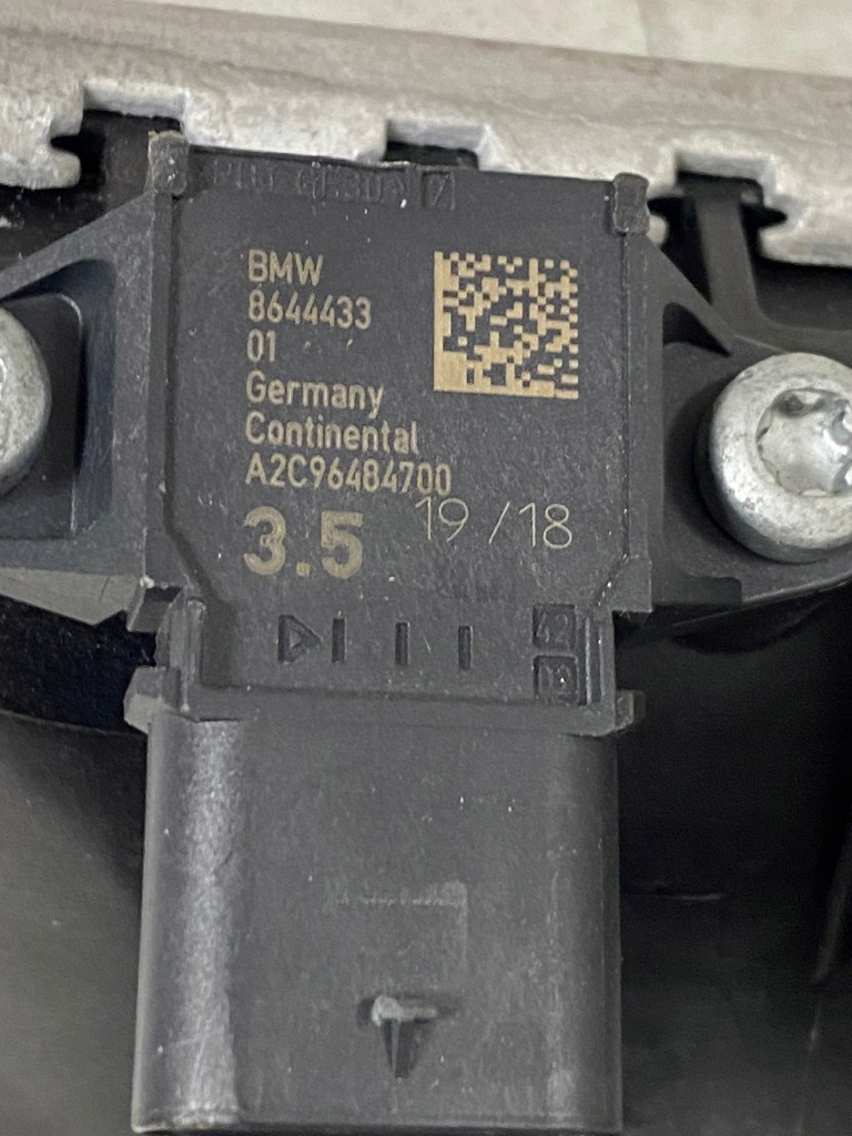 Купити Радіатор інтеркулер bmw g01 g11 g30 , 8660689