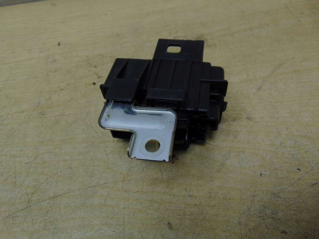 фото №5, Коробка предохранителей клеммы toyota prius ii hybrid 1.5