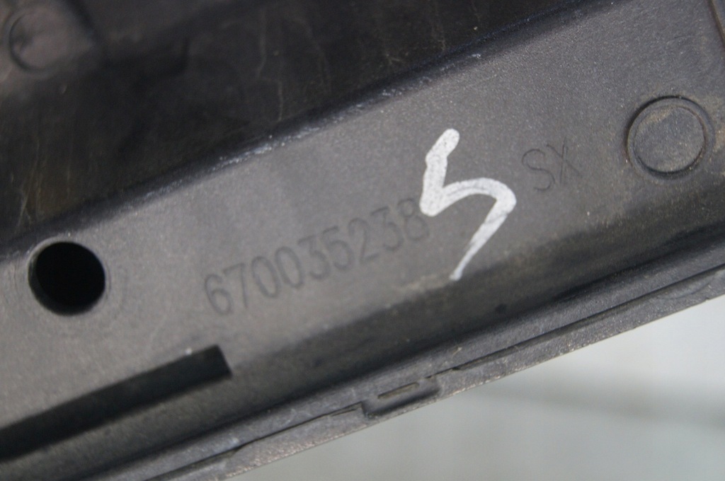 фото №8, Maserati levante молдинг двері правий перед 2016