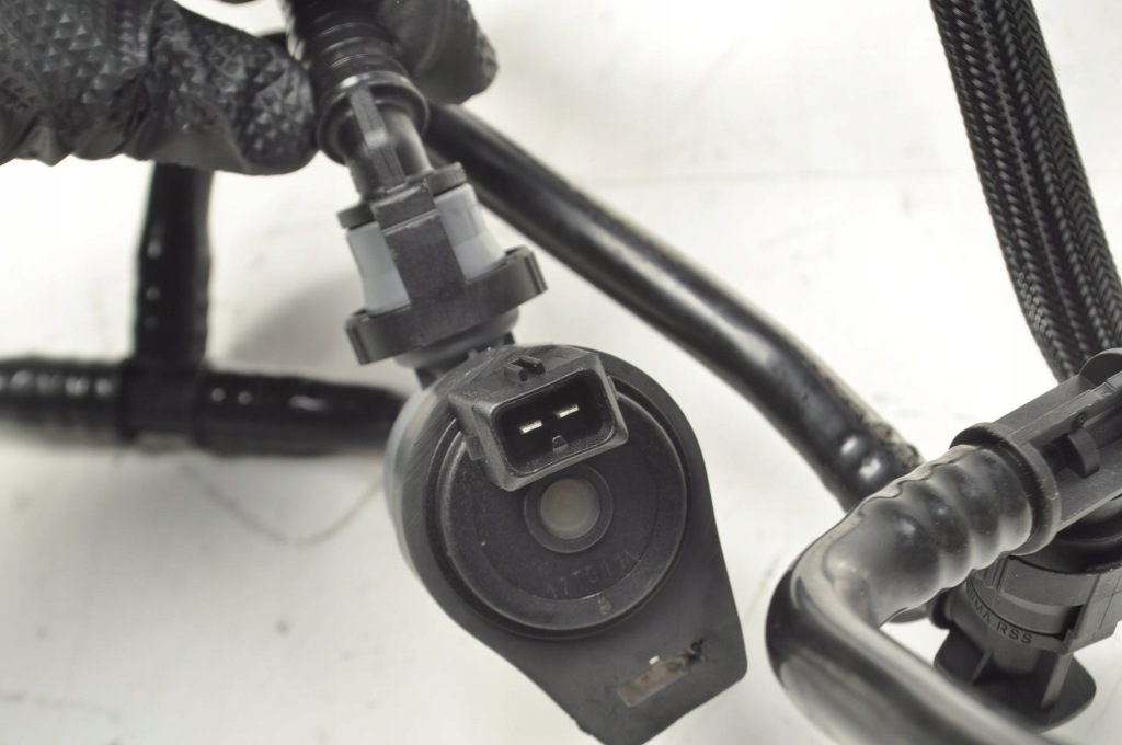 Bmw f82 3.0 шланг топлива 7636149 7848455 8602280 7848454 в Украине