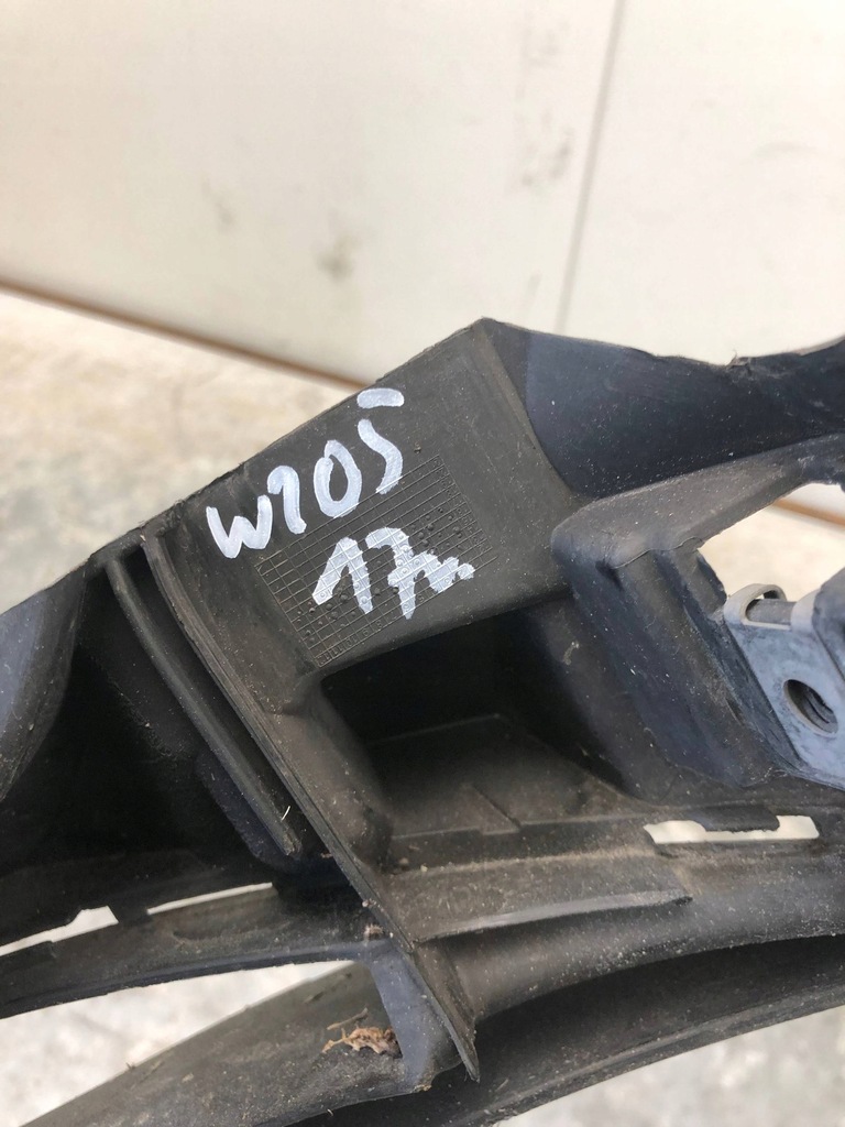 фото №9, Решётка средняя нижняя бампера перед mercedes w205 kombi a2058851065