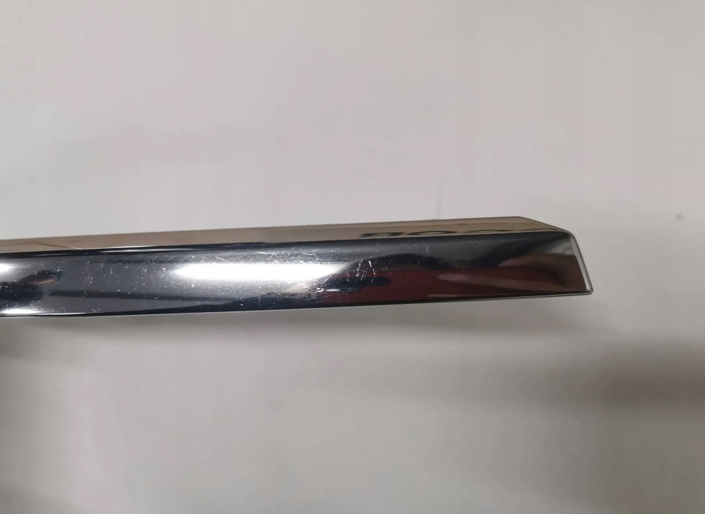 Молдинг, хром бампера передний audi a-6 c6 4f przed lift правая 897. Оригинал