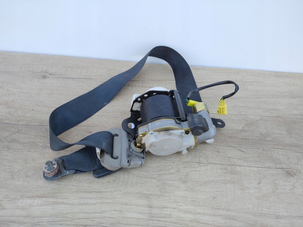 Lexus is200 is300 99-05 рік правий ремінь безпеки перед k87/025 Ціна