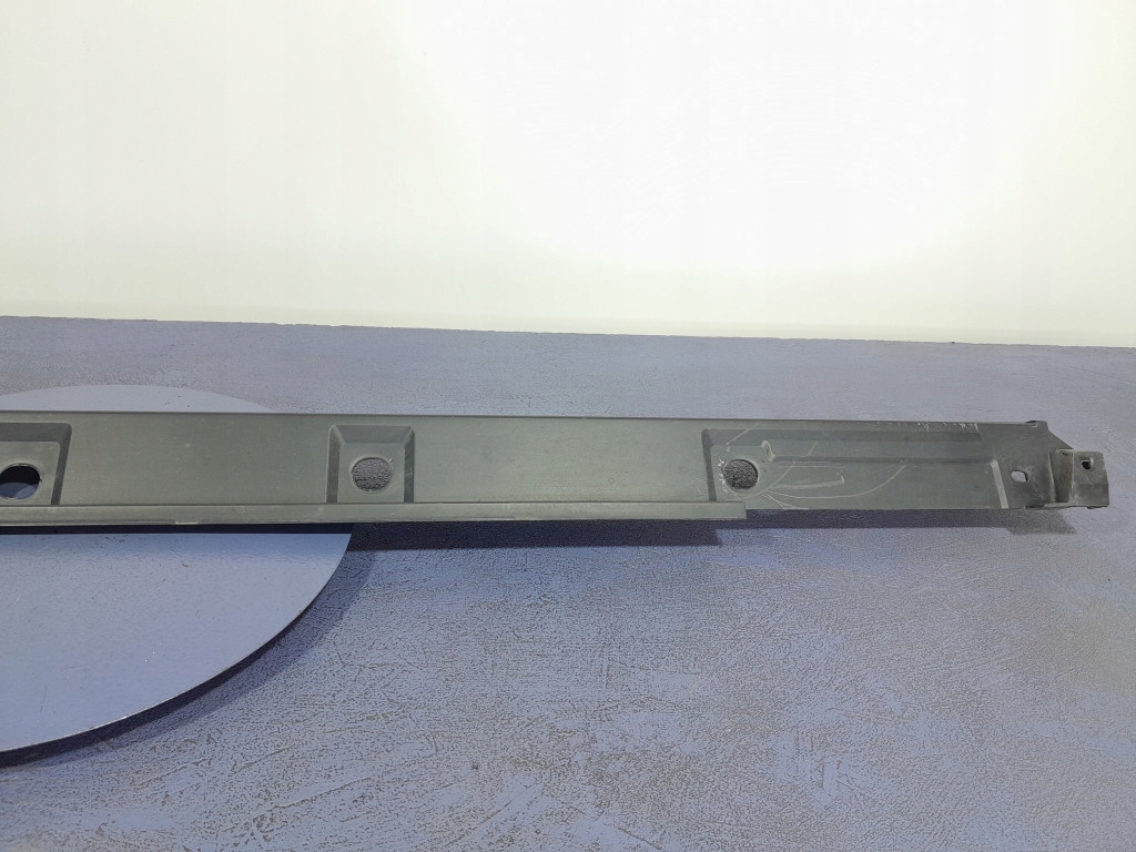 Lexus ux 250h молдинг поріг права 75850-76030 Недорого