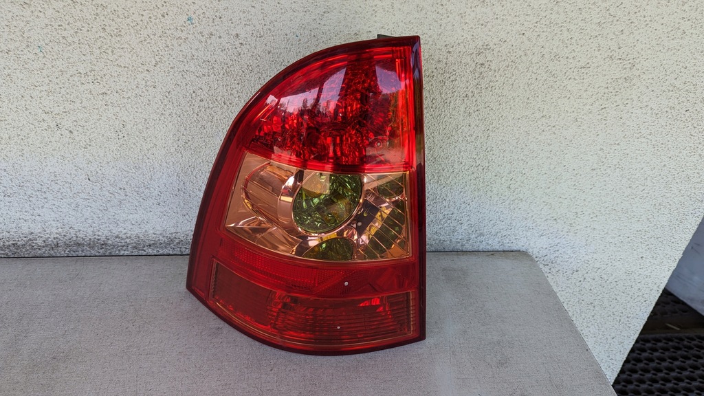 фото №1, Лампа задняя задняя левая toyota corolla e12 kombi lift