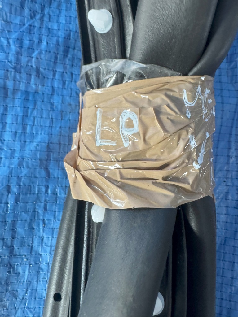 фото №2, Прокладка дверь левый перед renault megane v e-tech