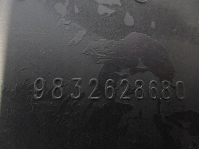 Peugeot 508 2 накладка підвіска права нова оригінальна Зі Шроту