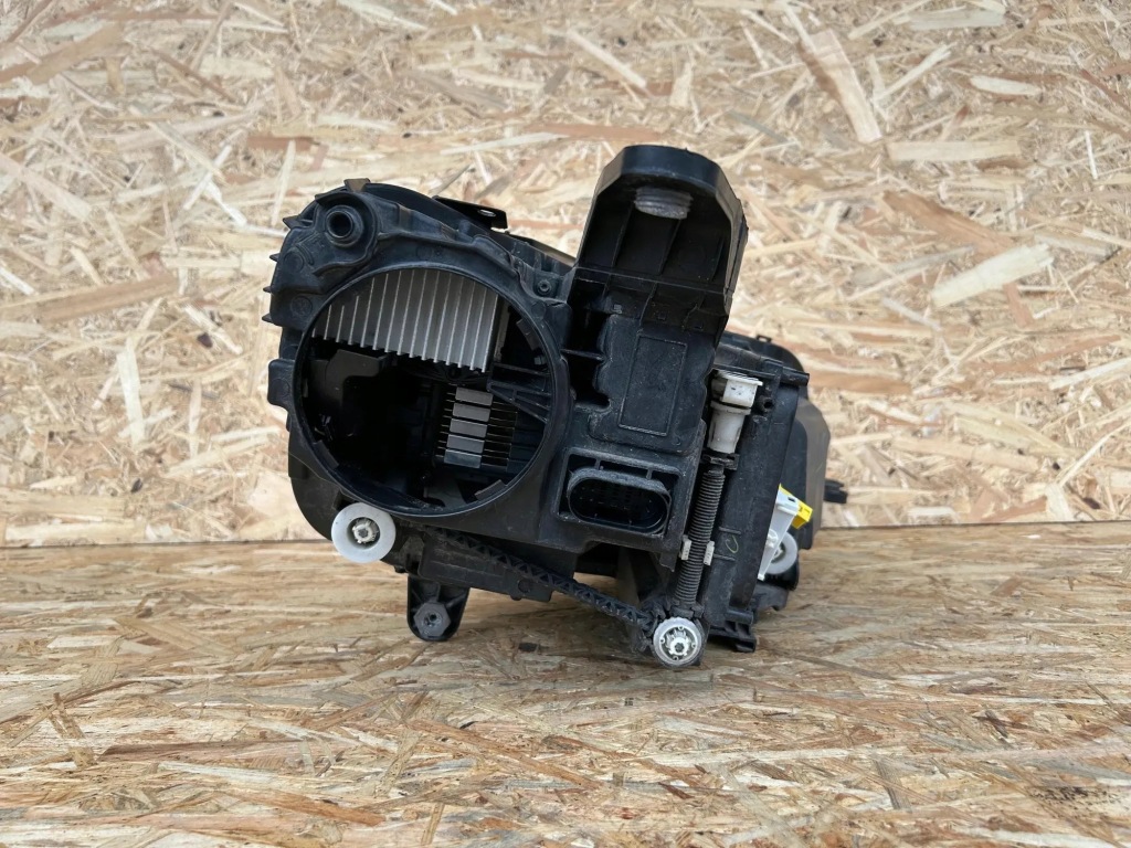 Лампа правая передняя mercedes-benz a1679056504 0.0l дизель 2020 Цена