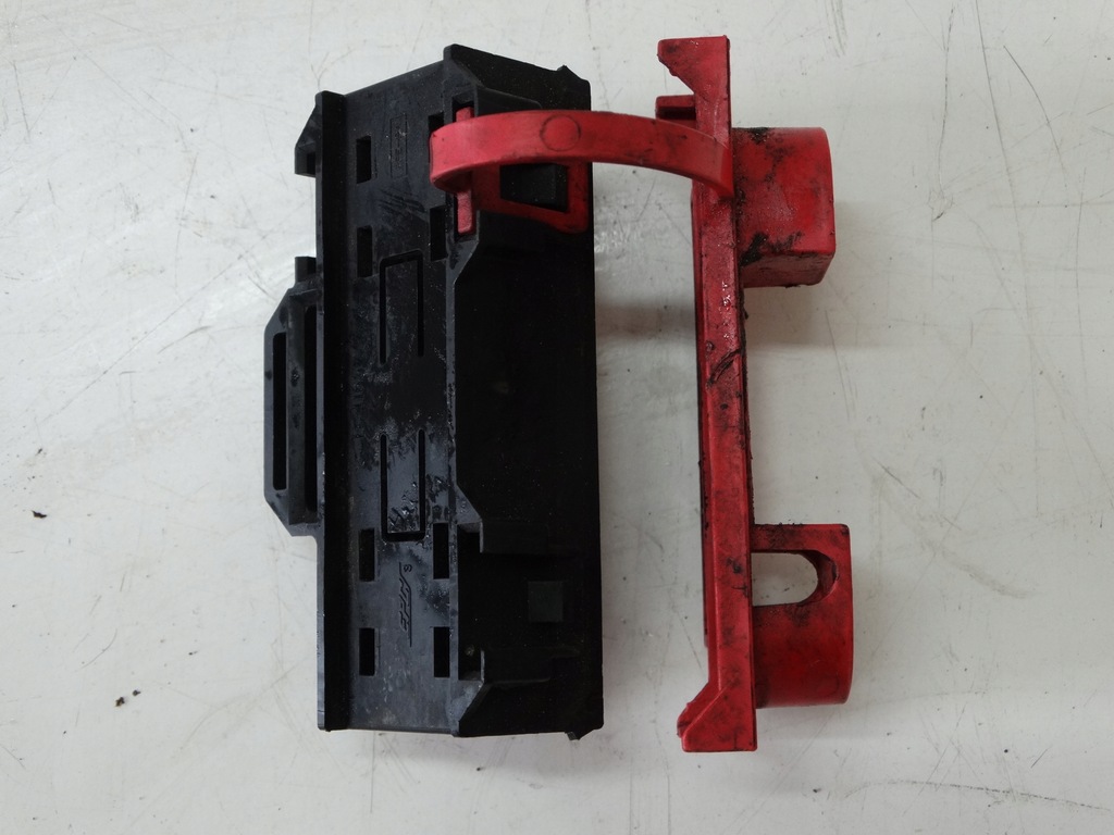 фото №1, Корпус клеми плюсовий renault master ii 2.5 dci