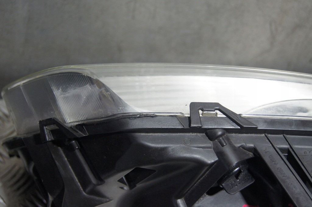 фото №11, Лампа передняя правая dacia duster 260100067r