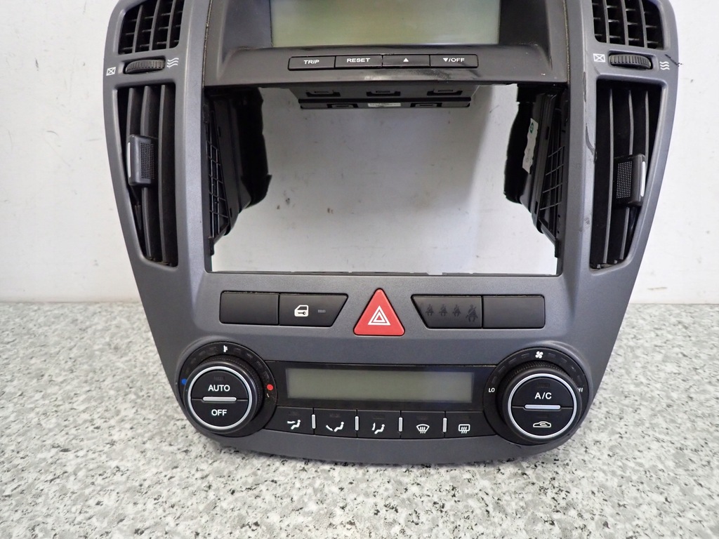 фото №3, Kia ceed i 06 -09 рамка радио панель кондиционера