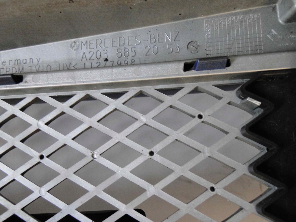 фото №7, Mercedes clc 203 решітка середня w бампер передній