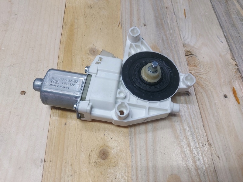 фото №1, Mercedes ml gl w166 моторчик стекло левый задняя