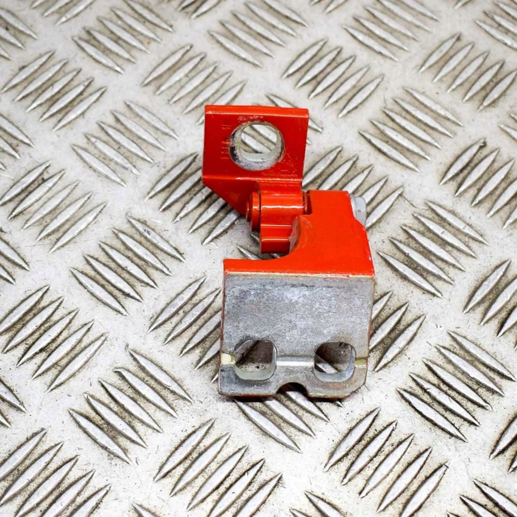 фото №6, Maserati levante 2023 права сторона петля верхній двері задніх