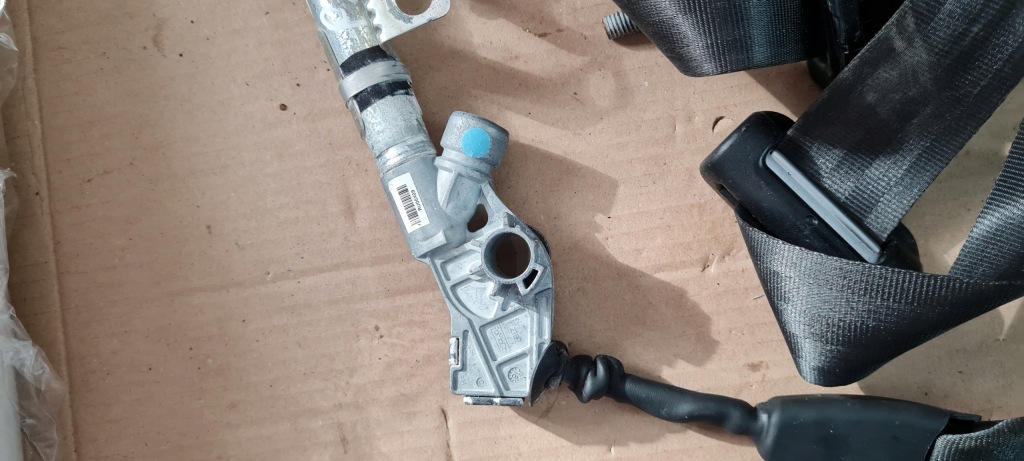 Mustang vi рестайлинг  gt ремень безопасности правый  перед натяжитель jr3b-r699d64-cg Доставка