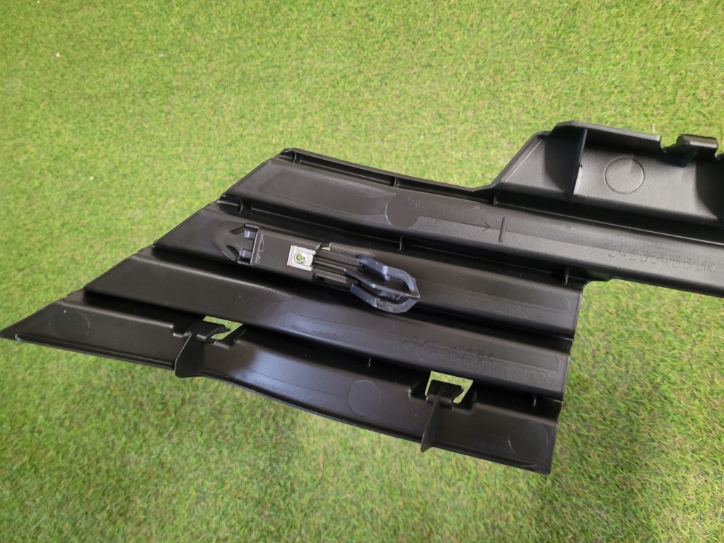 фото №10, Renault megane iv 4 решітка середня 242534881r