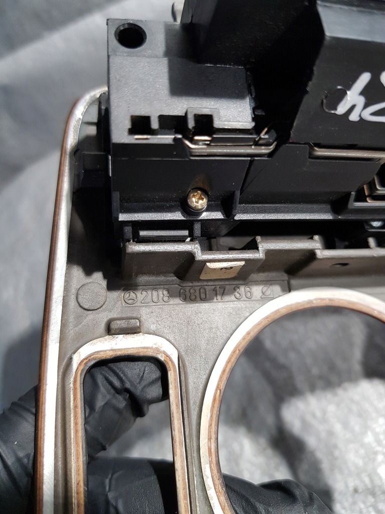 фото №10, Панель кондиционера w245 2108302685 + панель переключателей 2108200151 + рамка