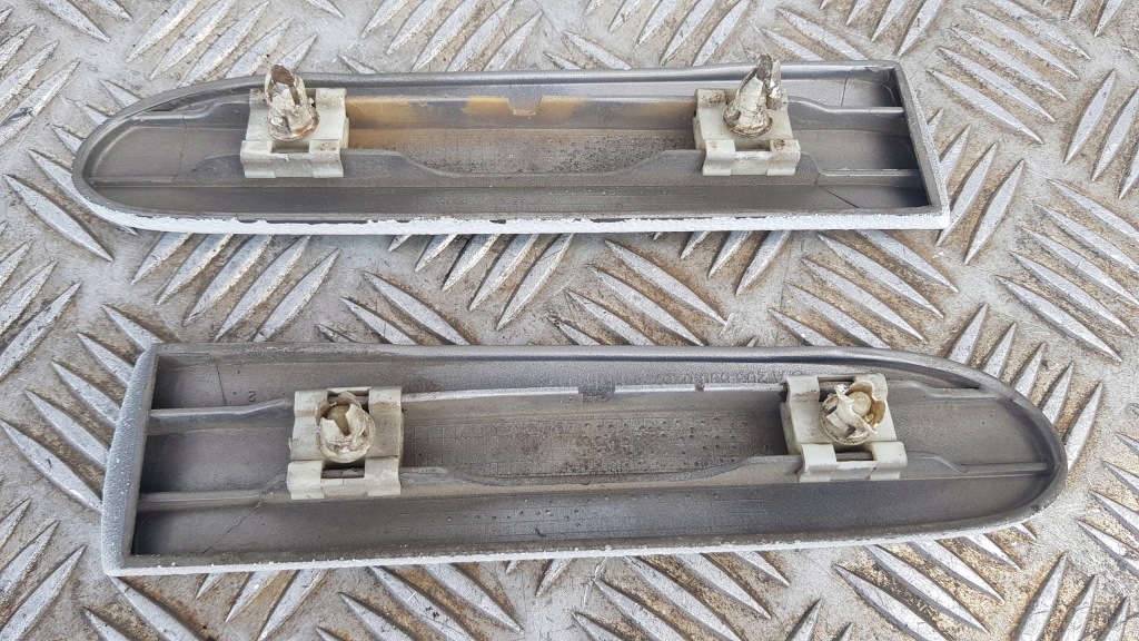 фото №12, Mercedes w203 молдинг крыла правая lub левая classic белый