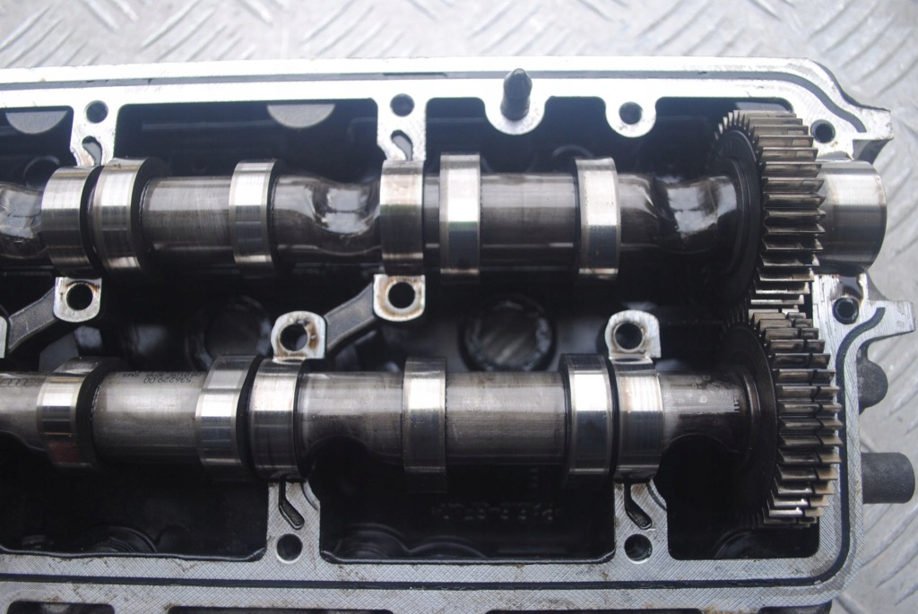 Вал впускной  выпускной валы распределительного вала 2.7 tdi audi a6 c6 Недорого