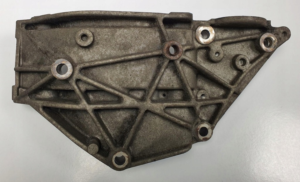 фото №3, Кронштейн основа генератора volvo v50 2.0d 9682367380