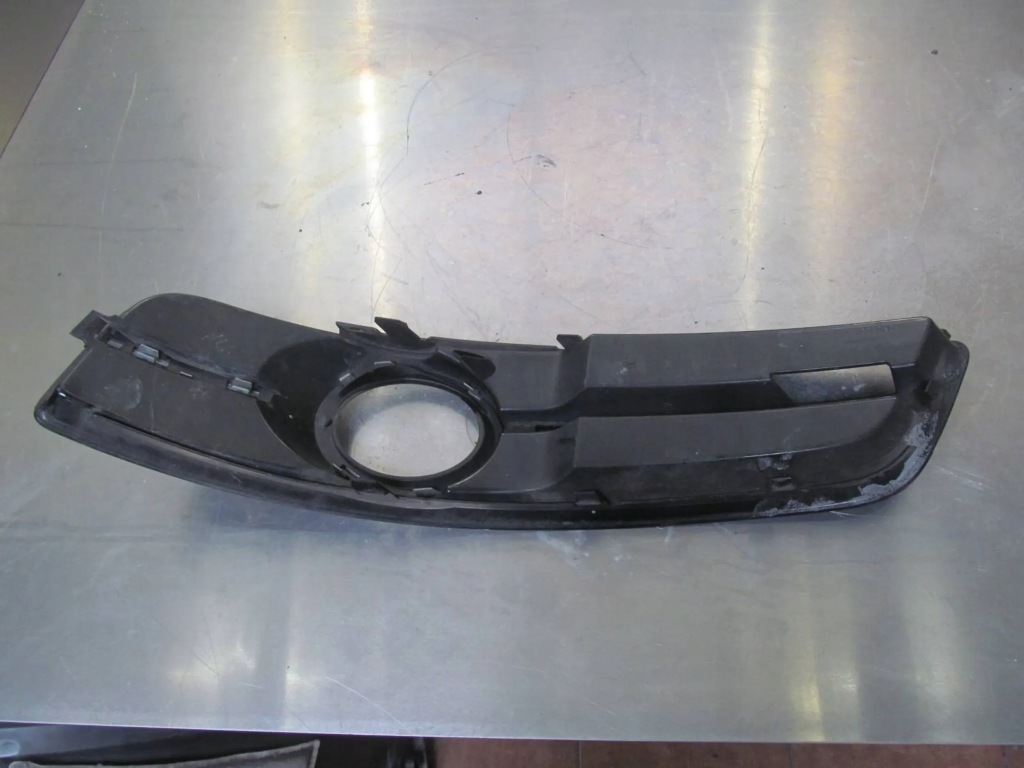 Audi a3 8p lift 08-13 решітка рамка решітка радіатора бампера правий перед c401 Київ