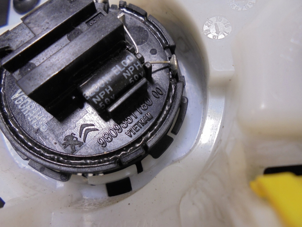 фото №7, Треугольник заглушка дверь правый перед динамик peugeot 3008 2 ii 19r 9810509277