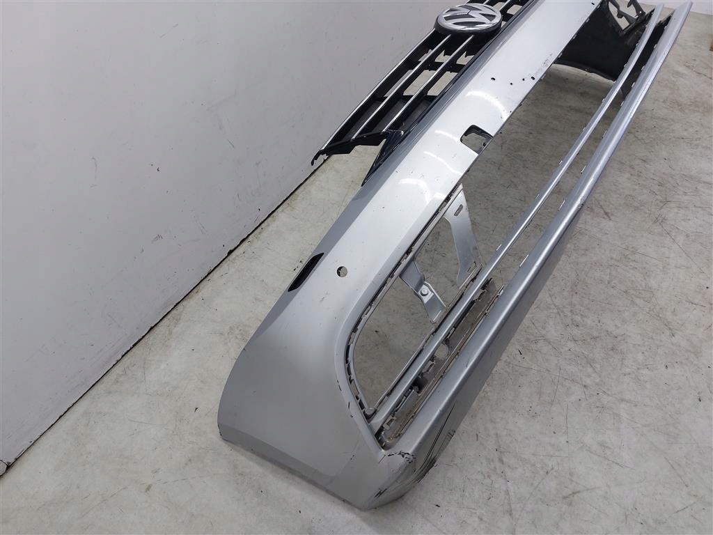 Бампер перед передній vw jetta a6 vi рестайлінг  2015- сріблястий решітка радіатора logo Зі Шроту