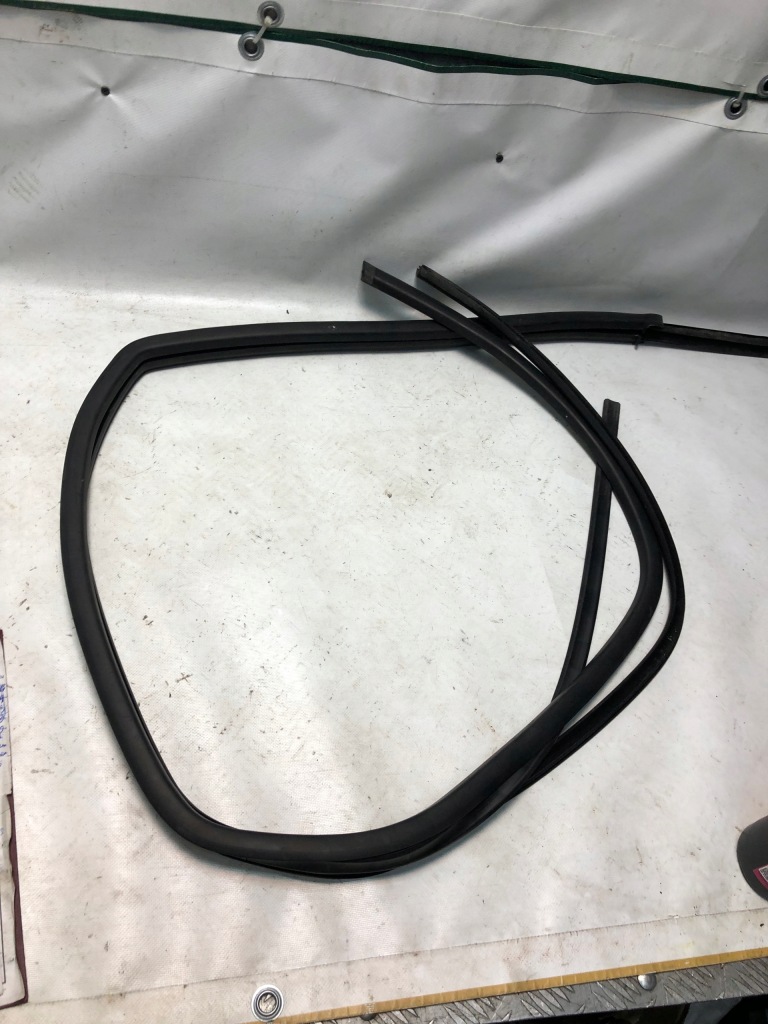 фото №5, Mercedes sprinter 907 прокладка стекло дверь правая