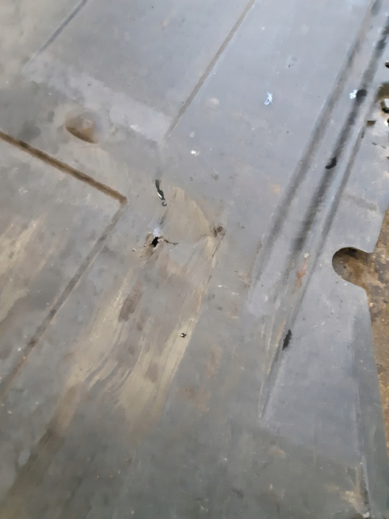 Audi a4 b8 a5 накладка плита пол подвеска правая с Разборки