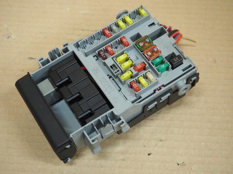 фото №1, Коробка предохранителей opel astra j insignia a