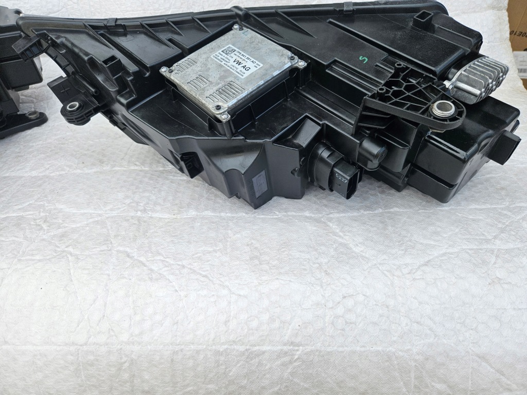 Skoda octavia 5e1 рестайлінг  фара перед права або ліва full led комплектна Оригінал