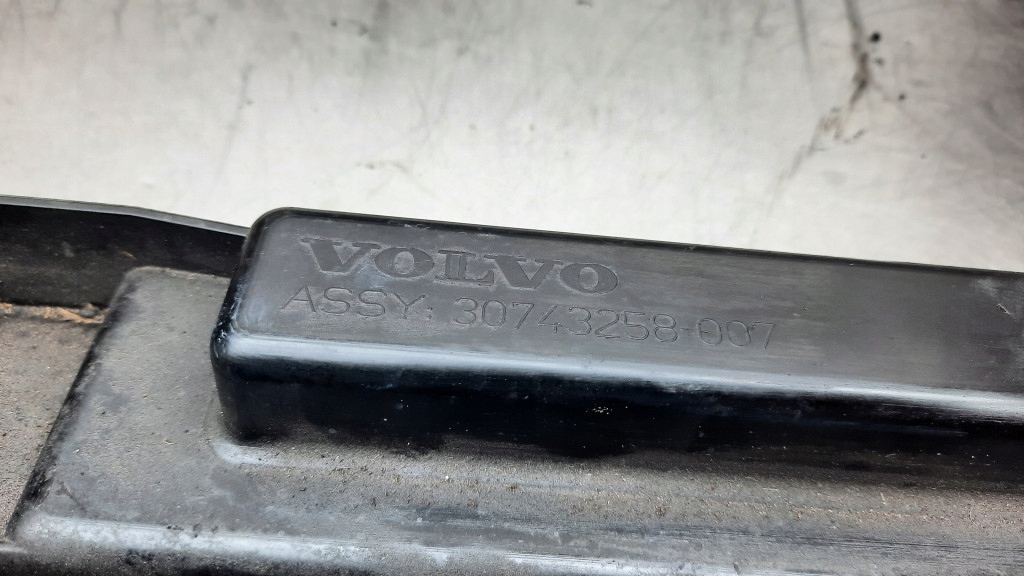 фото №9, Кришка клапанів volvo s60 xc70 xc90 v70 iii 2.4d 30743259