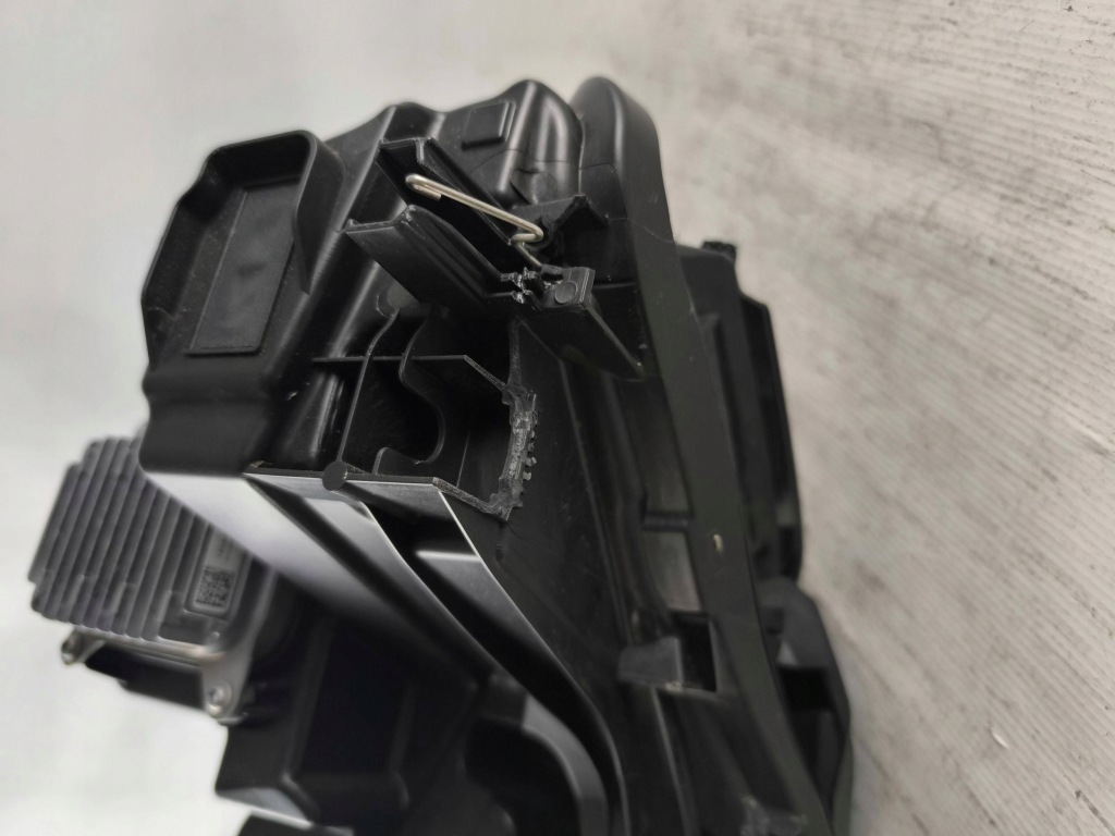 Tesla model y juniper 2025- фара правый  full led - европа Оригинал