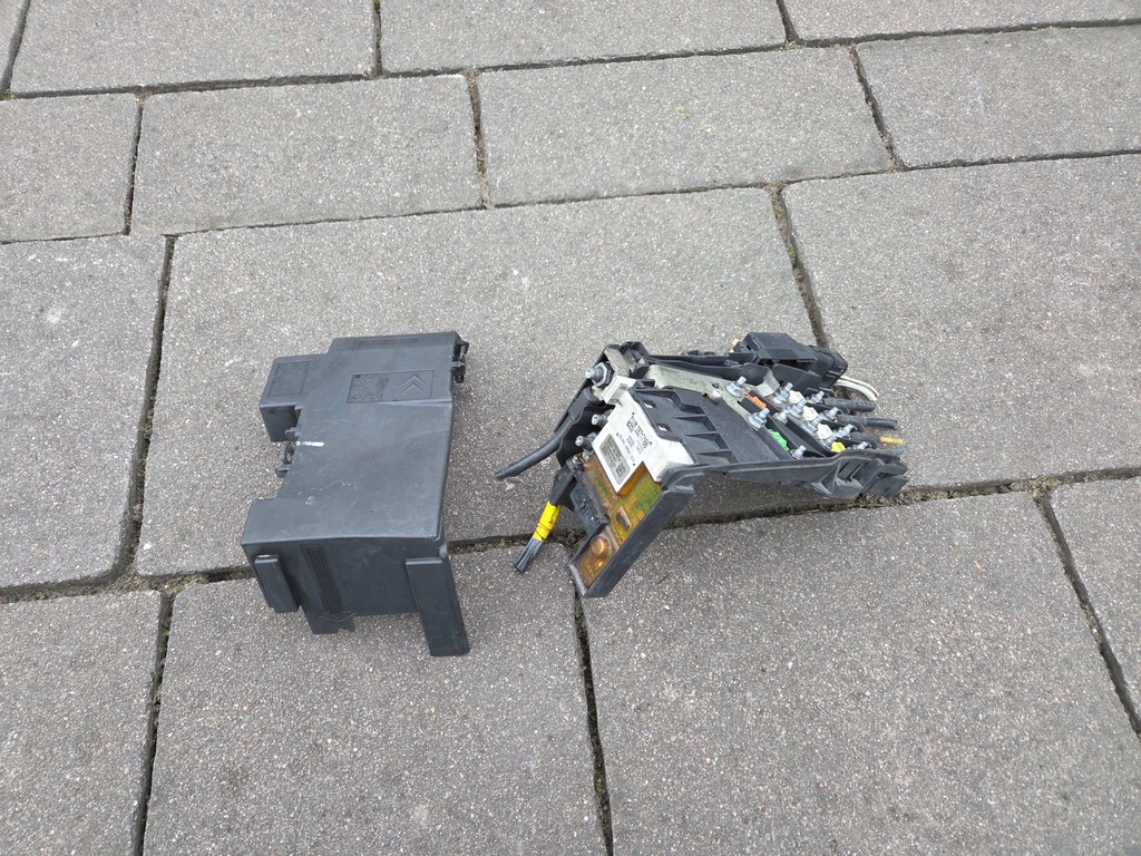 фото №1, Citroen peugeot модуль напряжения аккумулятор 28217166