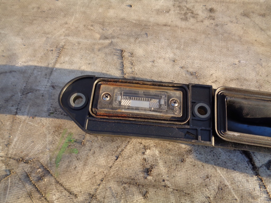 фото №5, Ручка кнопка крышки задняя vw golf 5 v plus 5d