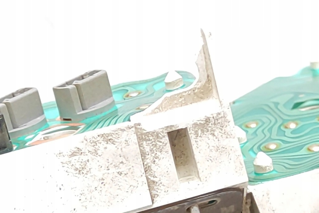 фото №9, Экран навигации toyota previa _r3_ 8395028120 2.0l дизель 85kw 2002