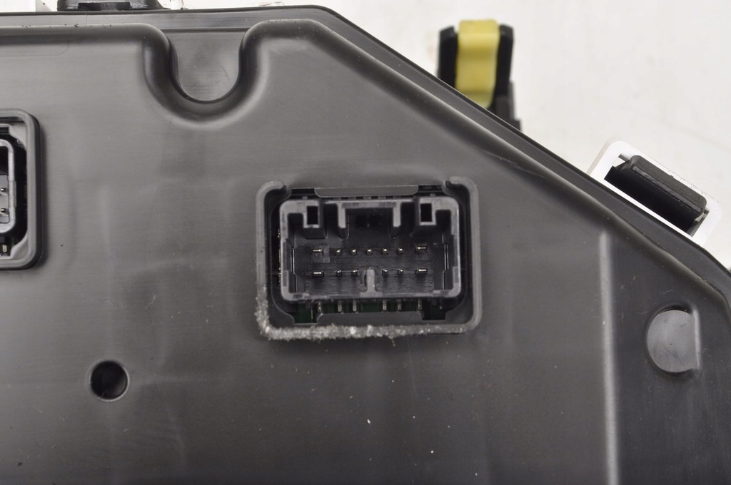 фото №7, Toyota yaris iii 1.5 hybrid счетчик приборы uk