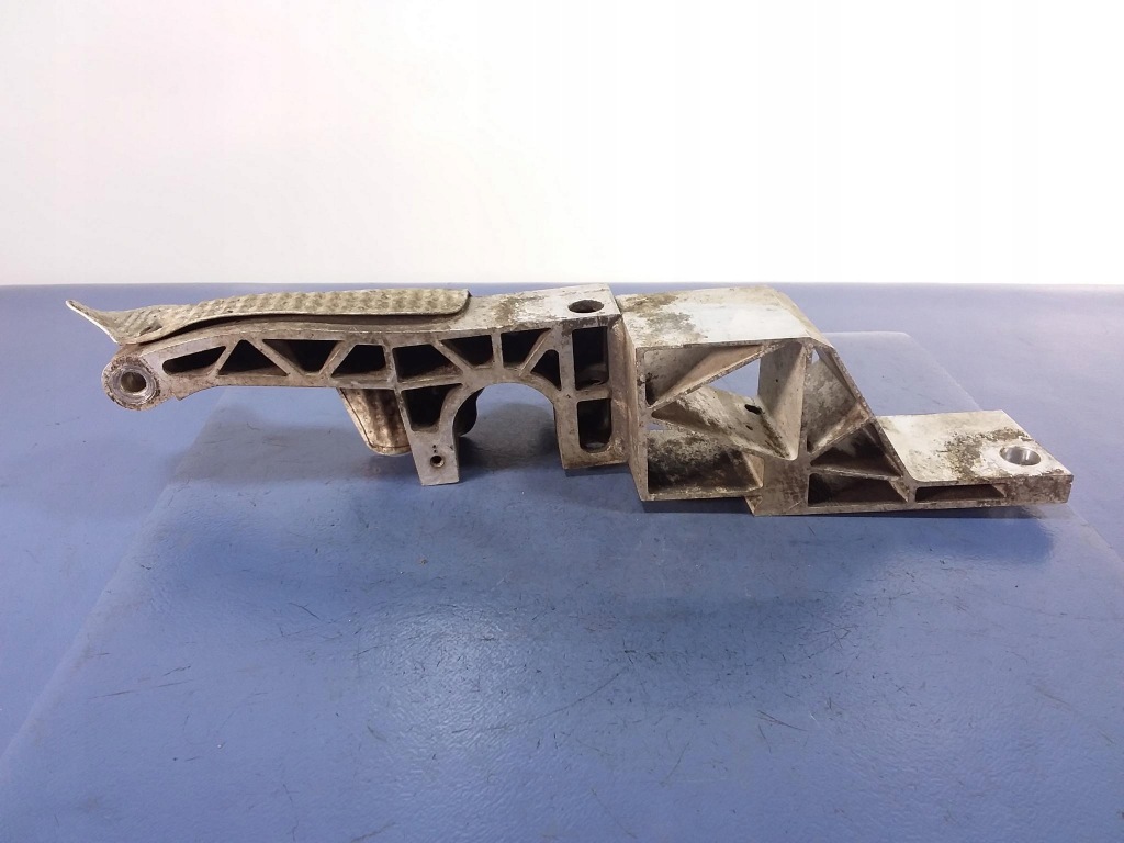 фото №1, Panamera i 970 4.8 кронштейн подрамник перед левый