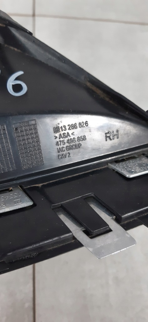 Opel corsa d рестайлинг  11- решётка бампера правый  перед 13286026 Недорого