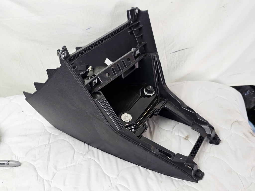 фото №1, Защита туннель среднего бардачок консоли переключатель запуск стоп vw t-roc