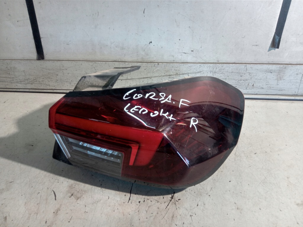 фото №1, Opel corsa f лампа права задня led gs-line