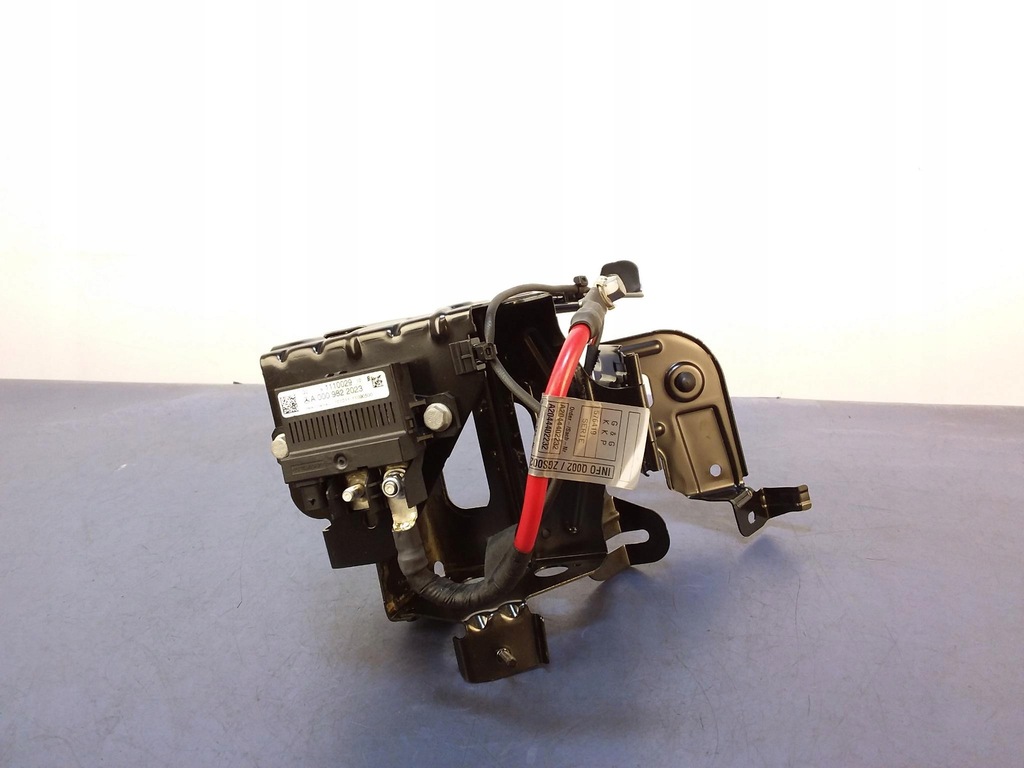 фото №4, Mercedes c w204 кронштейн акумулятор додаткового