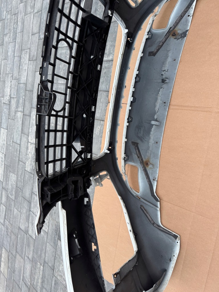 Бампер перед audi q7 4l0 v12 w12 lift оригинал в Украине